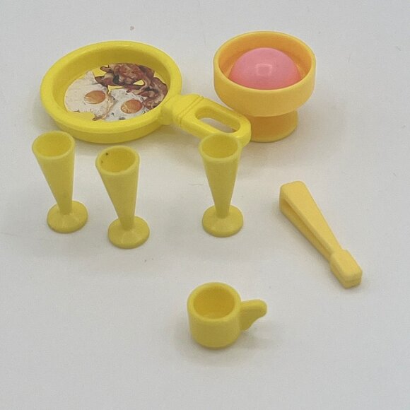 Barbie, Vintage Yellow Accessories. Very Nice Lot. Dishes, Cake Plates , Cups. - Picture 8 of 10